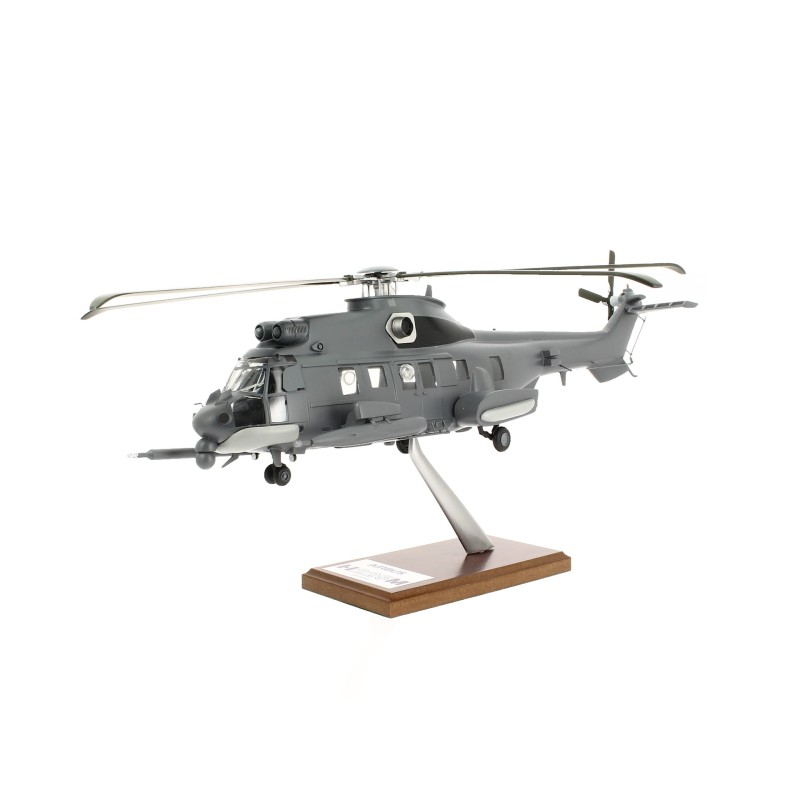 Maquette H225M CARACAL livrée Militaire échelle 1: 40