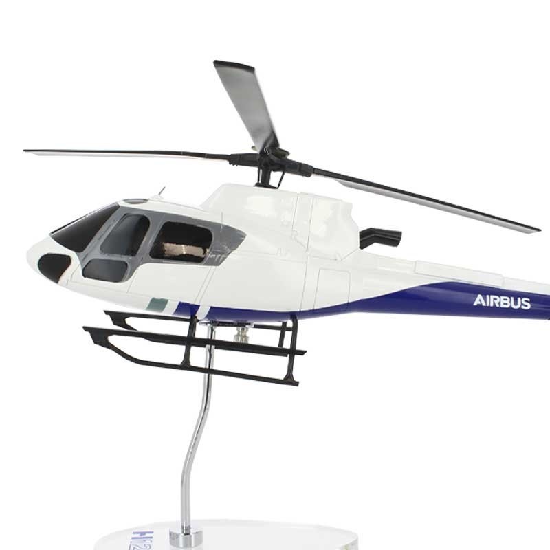 Modelo escala 1:32 del helicóptero Airbus H125