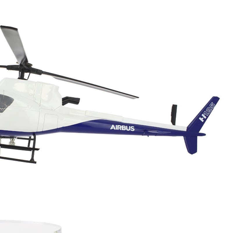 Modelo escala 1:32 del helicóptero Airbus H125